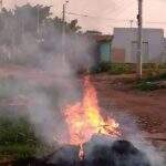 VÍDEO: morador ateia fogo em lixo e causa revolta na vizinhança em bairro de Campo Grande