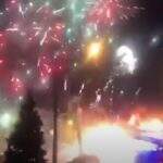 VÍDEO: Fábrica de fogos de artificio pega fogo e cria ‘chuva’ colorida de explosões