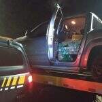 Motorista fura bloqueio policial e abandona camionete com droga e munições