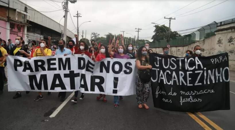 Nas redes, moradores do Jacarezinho relatam drama e apontam excessos da polícia