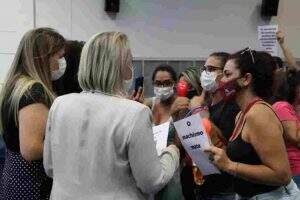 Manifestantes foram recebidas pelas vereadoras Daniela Hall (PSD) e Liandra da Saúde (PTB)