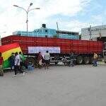 Em protesto à crise econômica, caminhoneiros fecham fronteira de Corumbá e Bolívia