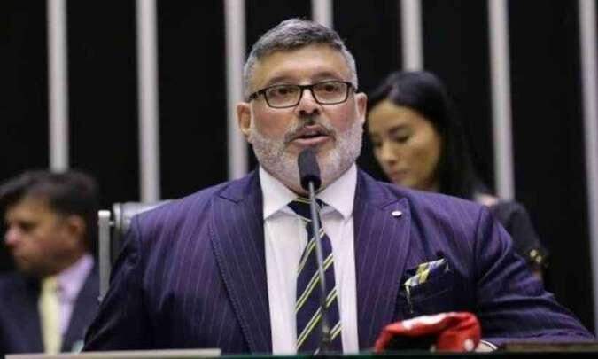 Frota renuncia à candidatura a presidente da Câmara para apoiar Baleia Rossi