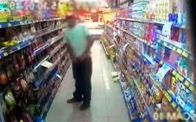 Homem é preso furtando 16 barras de chocolate em supermercado