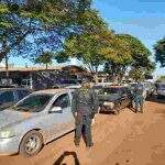 Ousadia: Homem é flagrado furtando pneus de carros em frente ao DOF