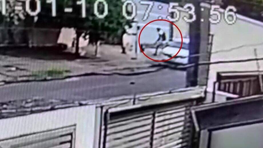 VÍDEO: Imagens mostram movimentação em casa onde corpo de garoto foi achado em freezer
