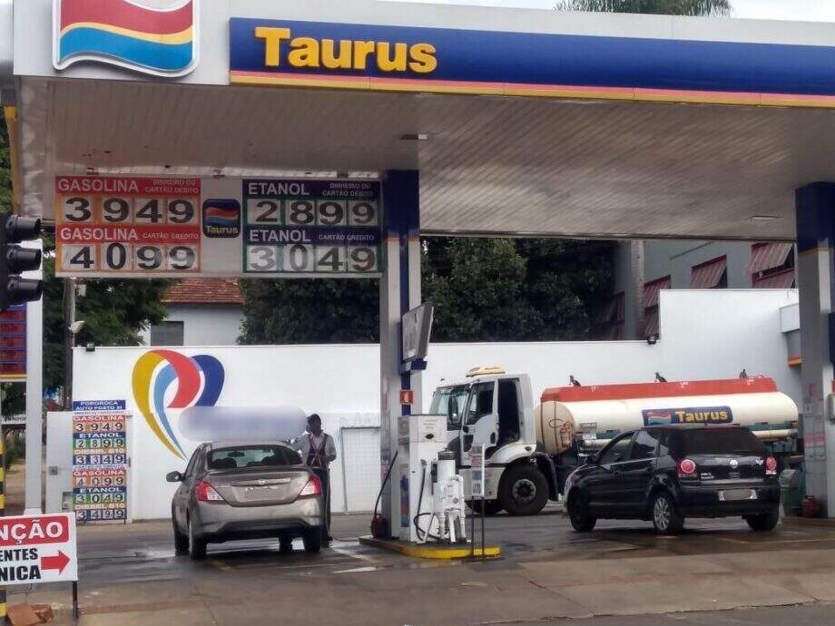 Preço dos combustíveis cai e gasolina já é encontrada por R$ 3,94 em Campo Grande