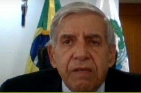 General Heleno diz que críticas sobre queimadas são para ‘derrubar’ Bolsonaro