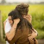 Na última semana de “Amor de Mãe”, Lurdes é resgatada por Danilo, seu filho Domênico