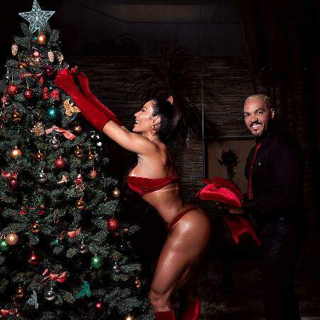 Gracyanne Barbosa ‘monta’ árvore de Natal em clima quente com Belo
