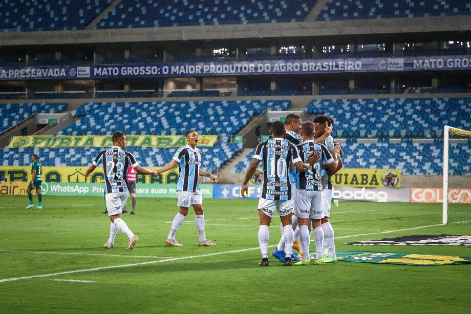 Em jogo atrasado, Grêmio vence o Cuiabá fora e respira no Brasileirão