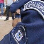 Guarda municipal usa spray de pimenta contra rapaz após ser agredido com cadeiradas