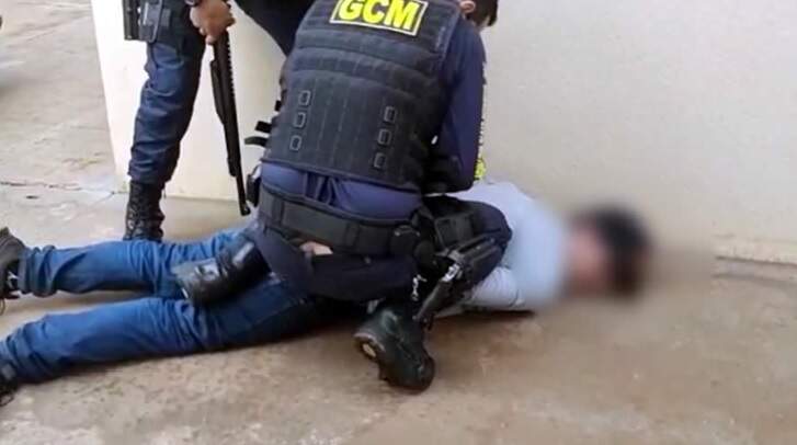 Vídeo: guarda municipal, preso ao dirigir bêbado em terminal e xingar colegas, culpa ‘raizada’