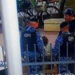 VÍDEO: câmera da Guarda flagra traficantes vendendo drogas na Praça Ary Coelho
