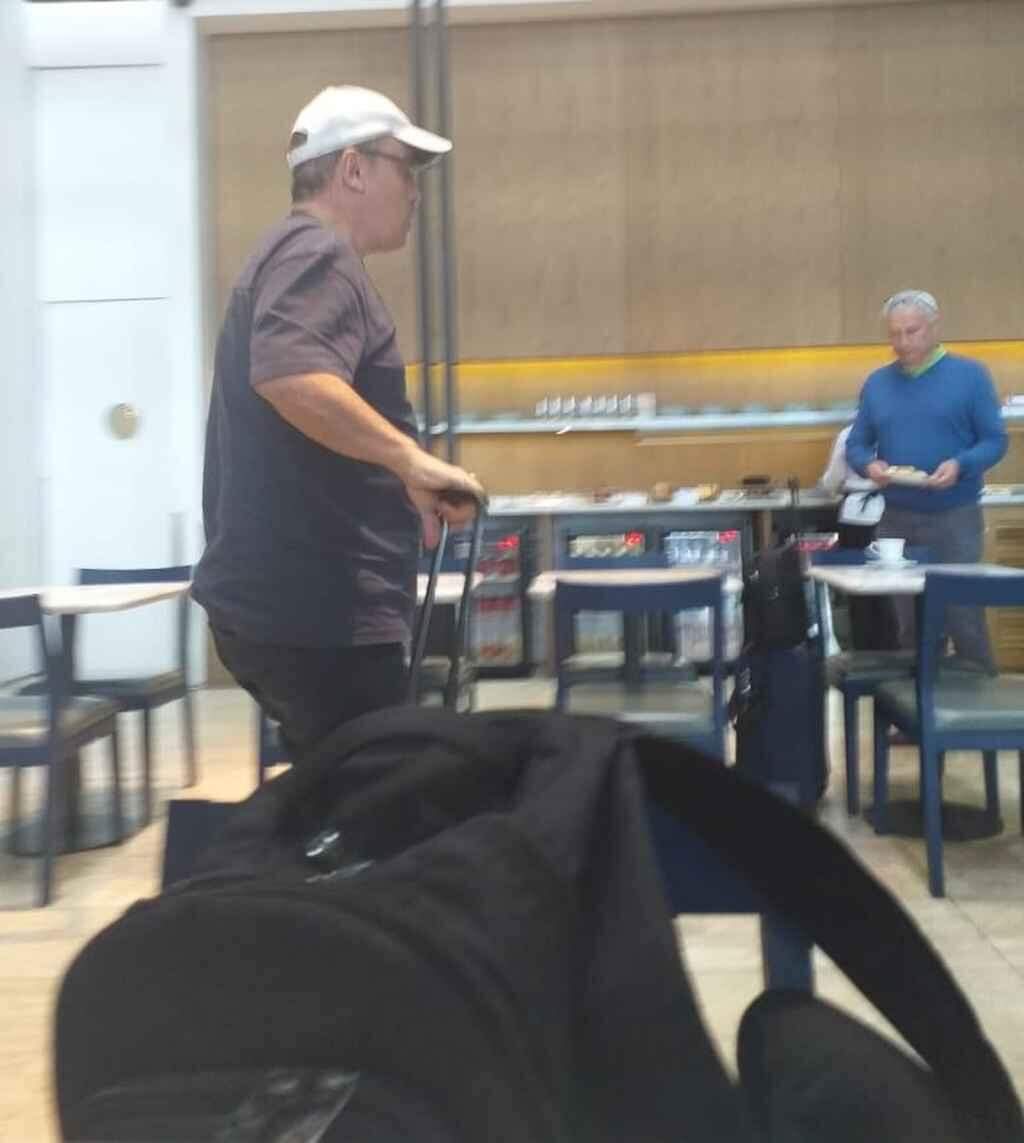 ‘Estava super tranquilo’, diz curitibano que fotografou Gugu em aeroporto horas antes do acidente