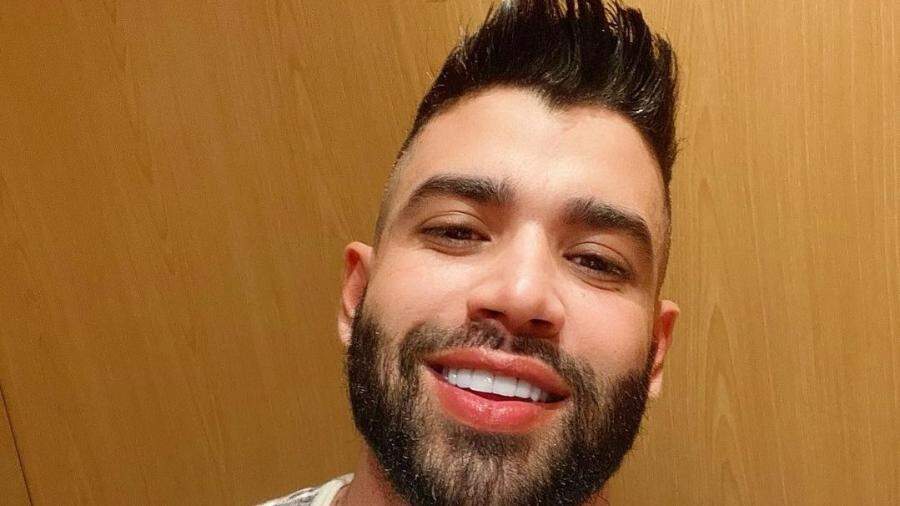 Gusttavo Lima posta selfie e fãs elogiam ‘sorriso de solteiro’