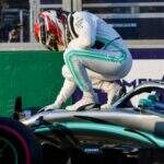 Hamilton crava pole e Mercedes inicia temporada com dobradinha na Austrália