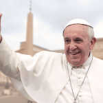 Com doença no intestino grosso, Papa Francisco é internado para cirurgia