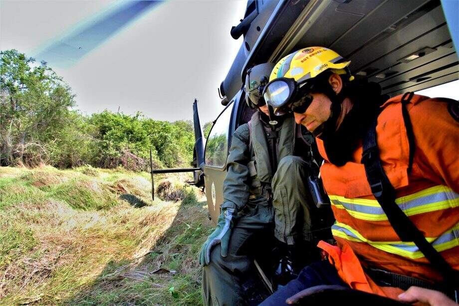 Helicópteros entram em operação no combate às queimadas no Pantanal
