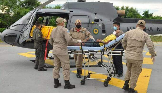 Idosa é resgatada por helicóptero da Marinha ao passar mal em fazenda em MS