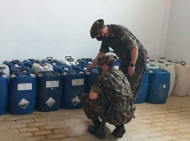 Exército apreende 384 armas e 3,5 toneladas de explosivos em operação