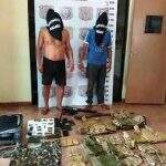 Com armas de guerra, coletes e munições, 2 são presos suspeitos de executar trio na fronteira