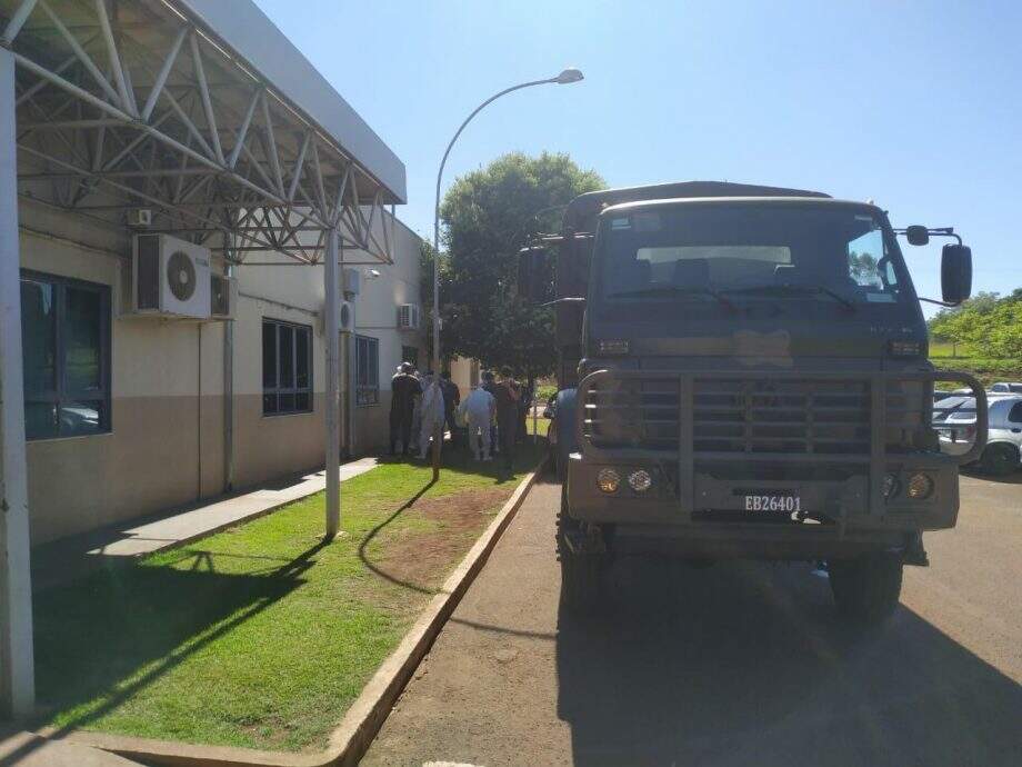 Em combate ao coronavírus, Exército realiza desinfecção em Hospital Universitário de Dourados