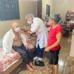 Em Maracaju, idoso de 102 anos é o 1º a ser vacinado contra Covid-19 fora de asilos