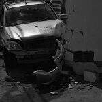 Motorista perde controle, bate carro em muro de igreja e morre durante socorro
