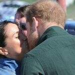 Na África do Sul, Meghan e príncipe Harry se beijam em público