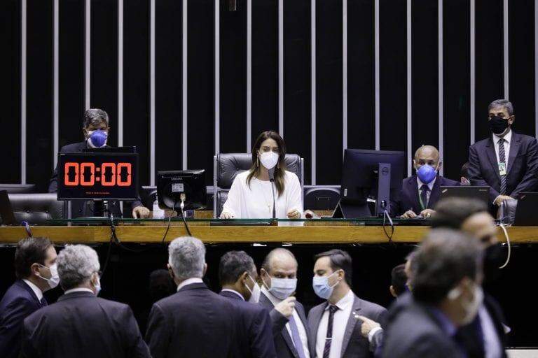 Deputadas defendem auxílio emergencial e políticas públicas para mulheres