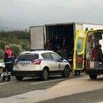 Polícia grega encontra 41 pessoas em caminhão frigorífico