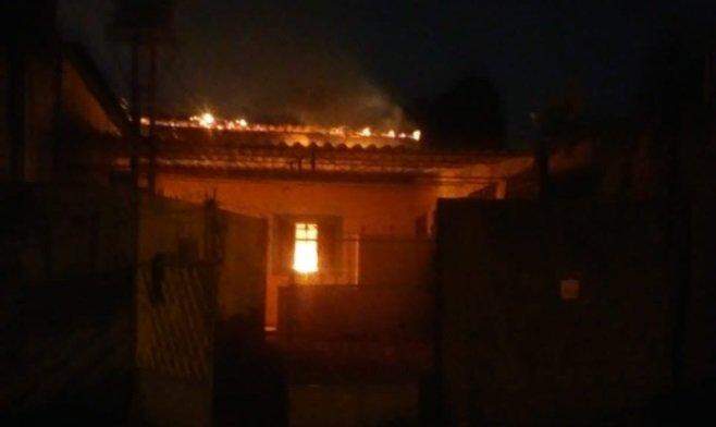 Incêndio destrói casa no Alves Pereira