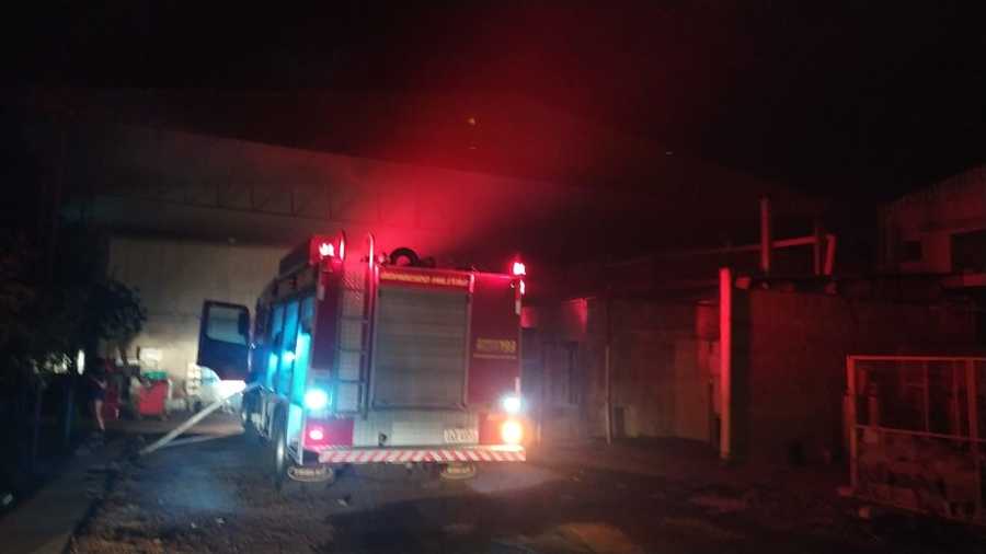 Supermercado pega fogo e mobiliza bombeiros em cidade de MS