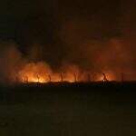 VÍDEO: incêndio atinge pátio do aeroporto e moradores reclamam da fumaça