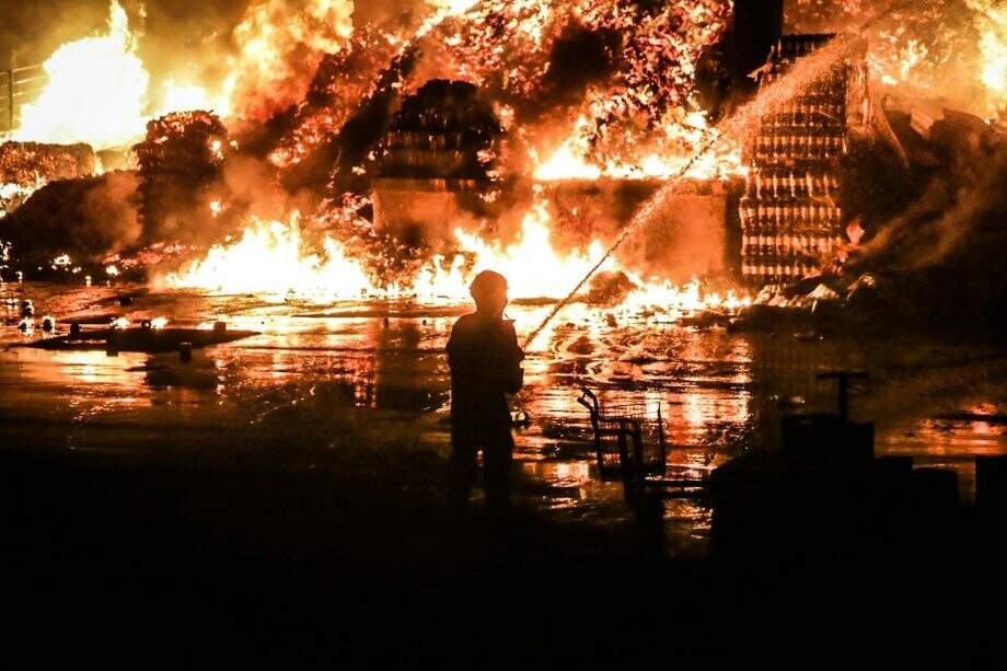 Incêndio que destruiu atacadista em MS começou no estoque de