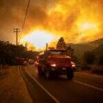 Incêndio florestal na Califórnia força 500 famílias a deixarem suas casas