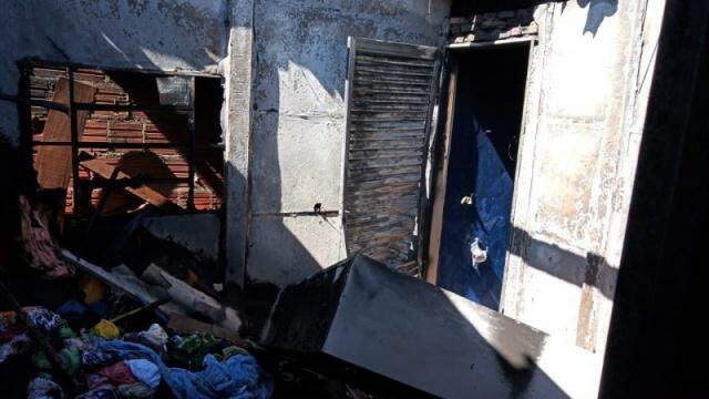 Incêndio destrói residência em cidade de MS que não conta com Corpo de Bombeiros