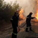 Incêndios deixam ao menos 74 mortos na Grécia