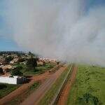 Incêndio em vegetação perto do aeroporto foi controlado e fumaça densa se dissipou