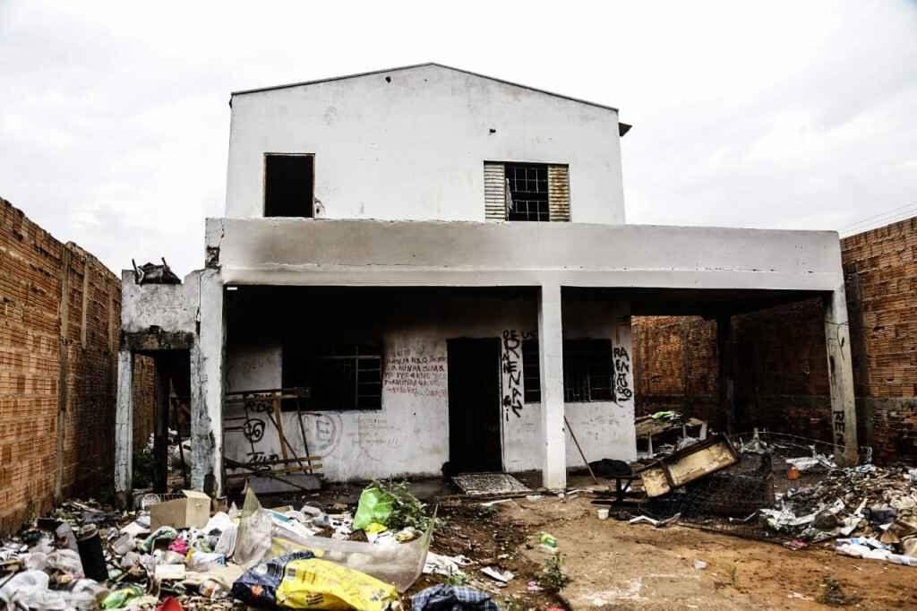 Incêndio destruiu um cômodo do local (Foto: Henrique Harakaki