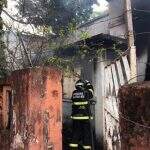‘Gato’ para ligar ventilador provoca incêndio em quitinete no Amambaí