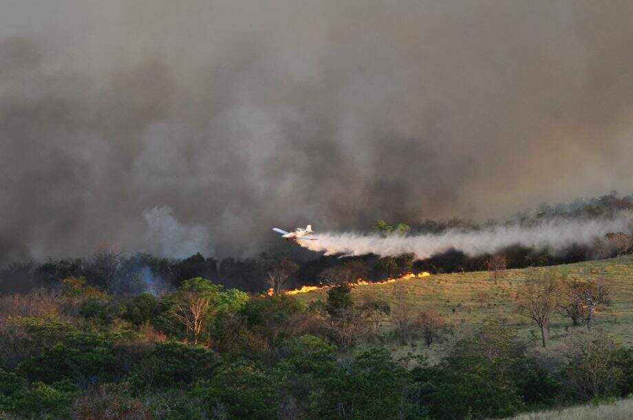 Imasul loca aeronave para combate a incêndios no Pantanal por R$ 2,9 milhões
