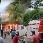 Casa de padre foi destruída por incêndio que levou uma hora para ser controlado em MS