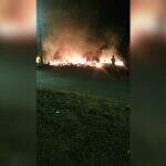 Incêndio em terreno no Santa Emília assusta moradores e chega próximo a casas