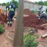 Trabalhador é socorrido após incidente em escavação de esgoto em Campo Grande