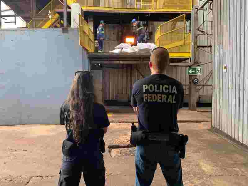 Agentes acompanham destruição de entorpecentes apreendidos na região