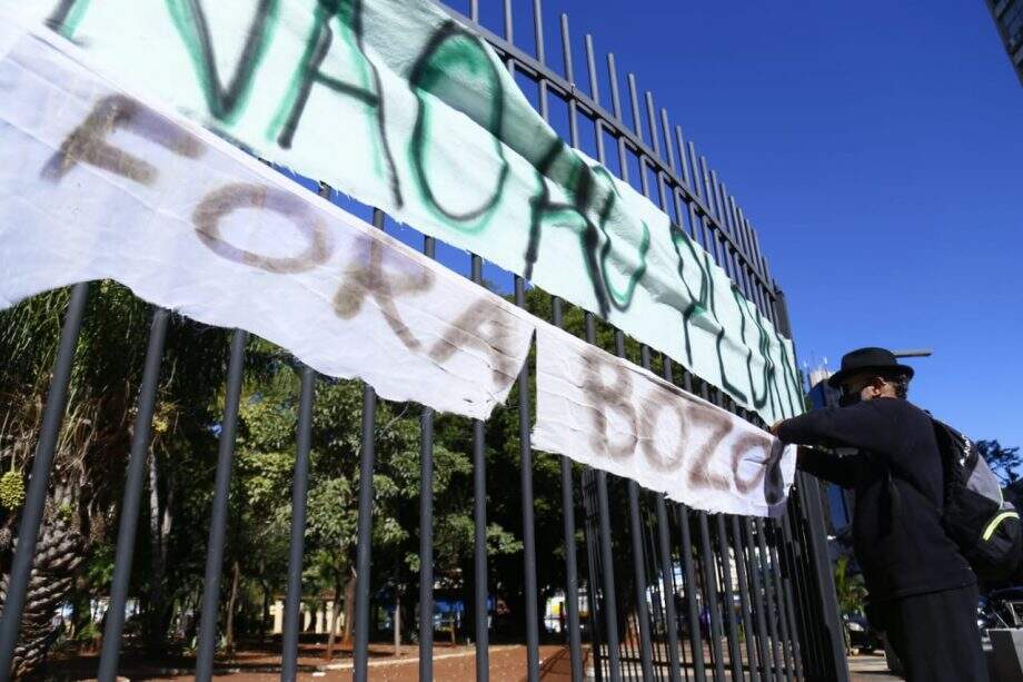 Grupos protestam em Campo Grande contra projeto que muda regras de demarcação