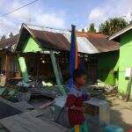 Ilha da Indonésia é atingida por terremoto e tsunami