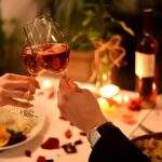 Restaurantes preparam jantar à luz de velas e música ao vivo para faturar no Dia dos Namorados